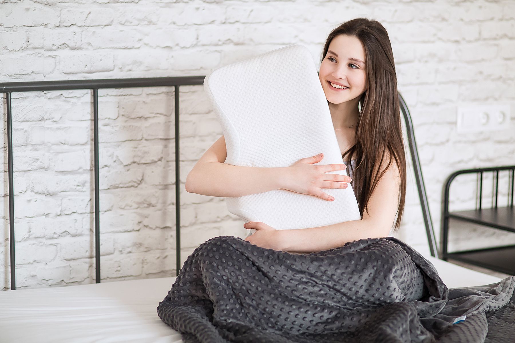 https://sleepsparrow.com/wp-content/uploads/2020/01/WEB-Sleep_Sparrow_pillow_02.jpg